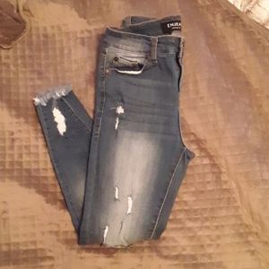 Mid-rise distressed skinny anklet jeans